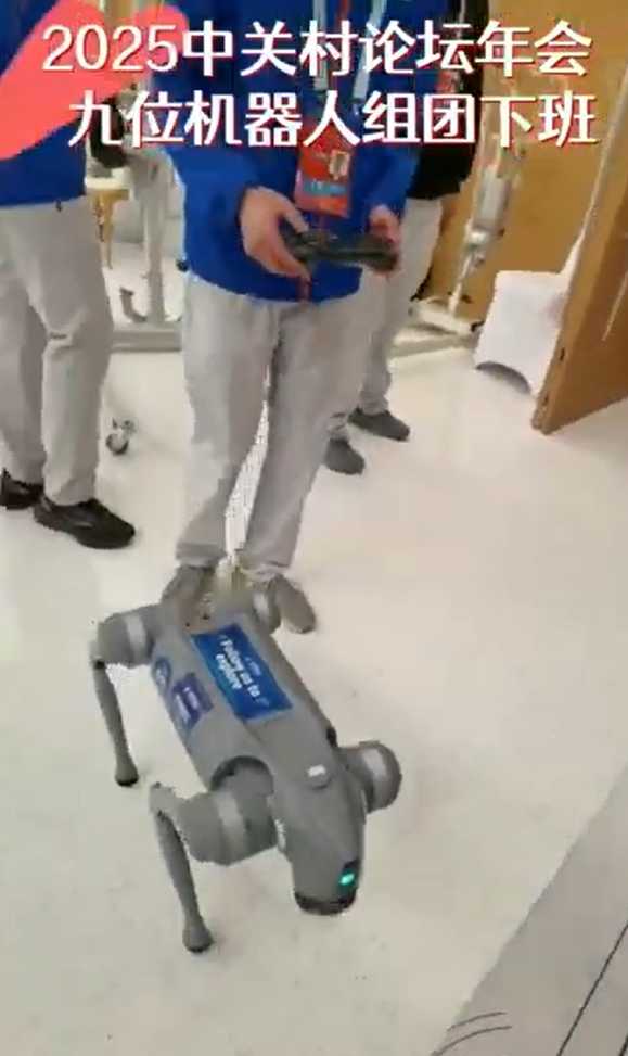 2025中關(guān)村論壇年會(huì)圓滿結(jié)束，九位機(jī)器人“組團(tuán)”下班